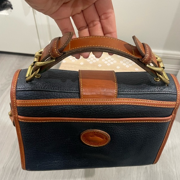 Vintage Dooney & Bourke Medium Lockhart Flap Bag Navy with British Tan Trim - Picture 7 of 10